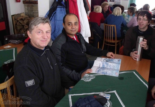 10_Podle mapy jsou vsude zasnezene hory.jpg